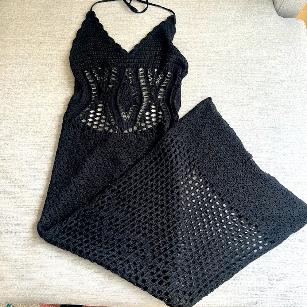 Black knit beach dress - super flattering & versatile!